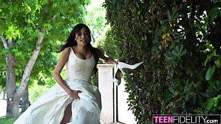 Savannah Sixx Is Running Late To Her Own Wedding