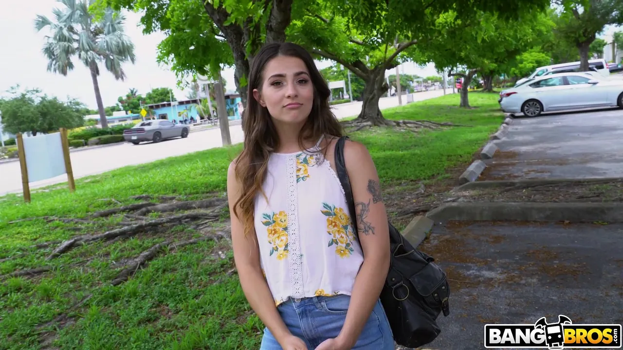 Peter Green, Sofie Reyez Money Loving Latina Takes A Ride