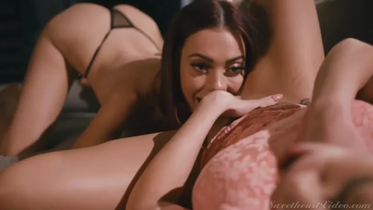 Britney Amber, Sabina Rouge – Lesbian Anal Vol. 5 Scene 3 – Anal On The First Date