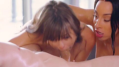 Riley Reid & Teanna Trump [Hot Threesome Sex]