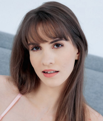 Lili Charmelle