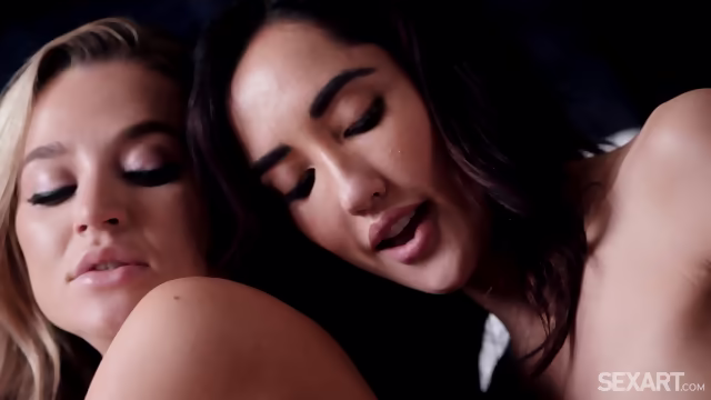 Hot Lesbians