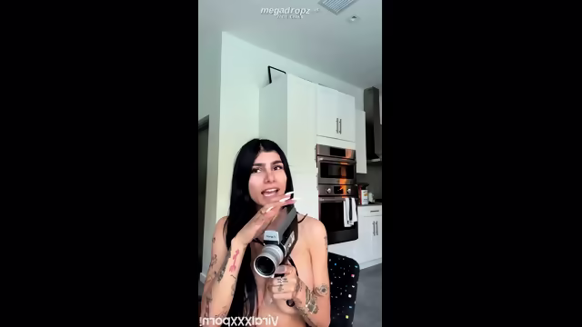 Mia Khalifa Teases in 41min Morning Yoga