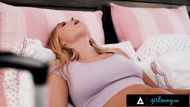 GIRLSWAY – Clueless MILF Lexi Luna Gives Stepdaughter Sky Wonderland ORGASMS With Swapped Controller